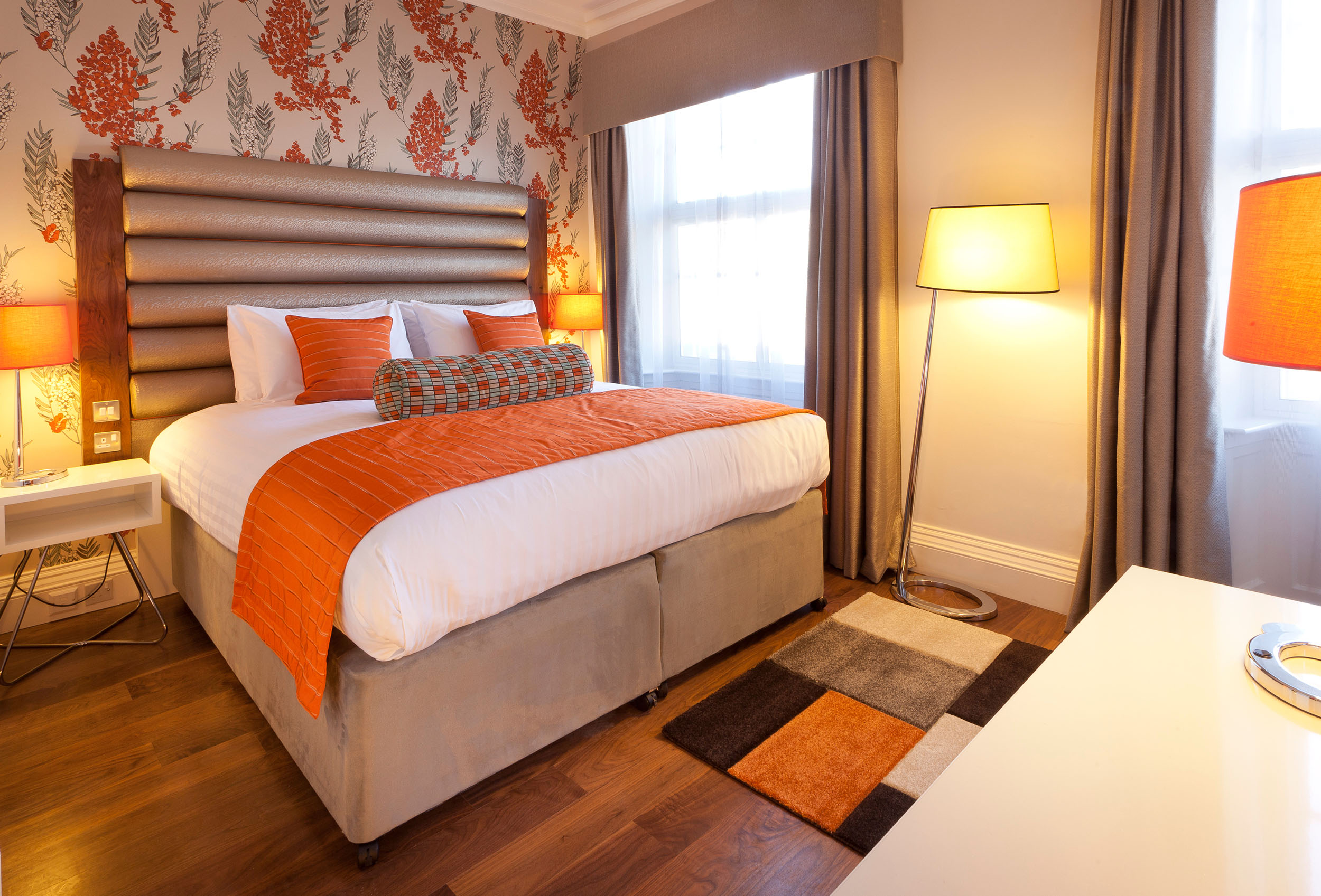 Hotel Indigo Standard room in orange with floral wallpaper